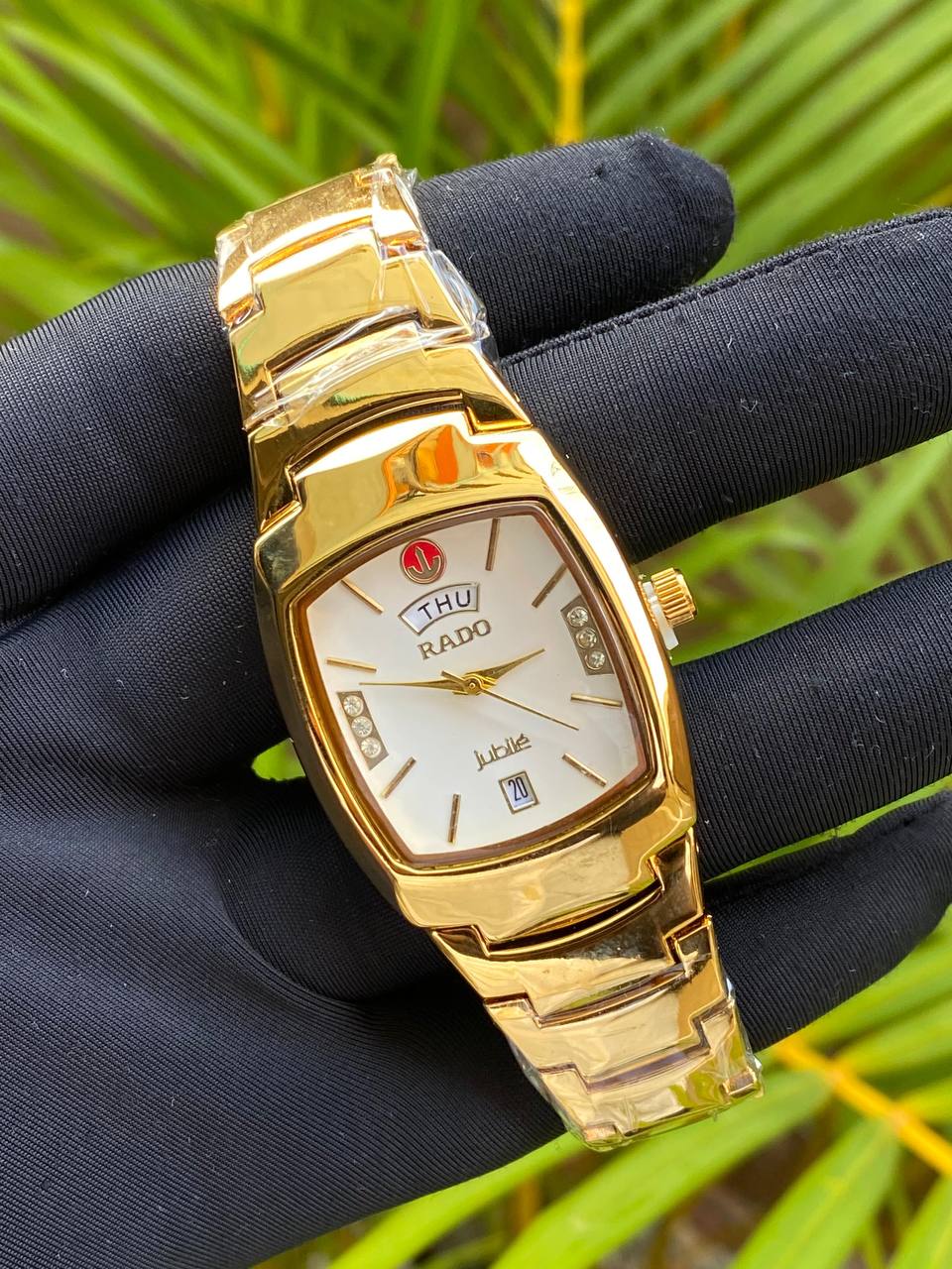 RADO GENTS WATCH DAY&DATE DISPLAY STAINLESS STEEL BATTERY POWERED WATER RESISTANT ENGRAVING SERVICES PER WORD,300 LOGO ENQUIRIES