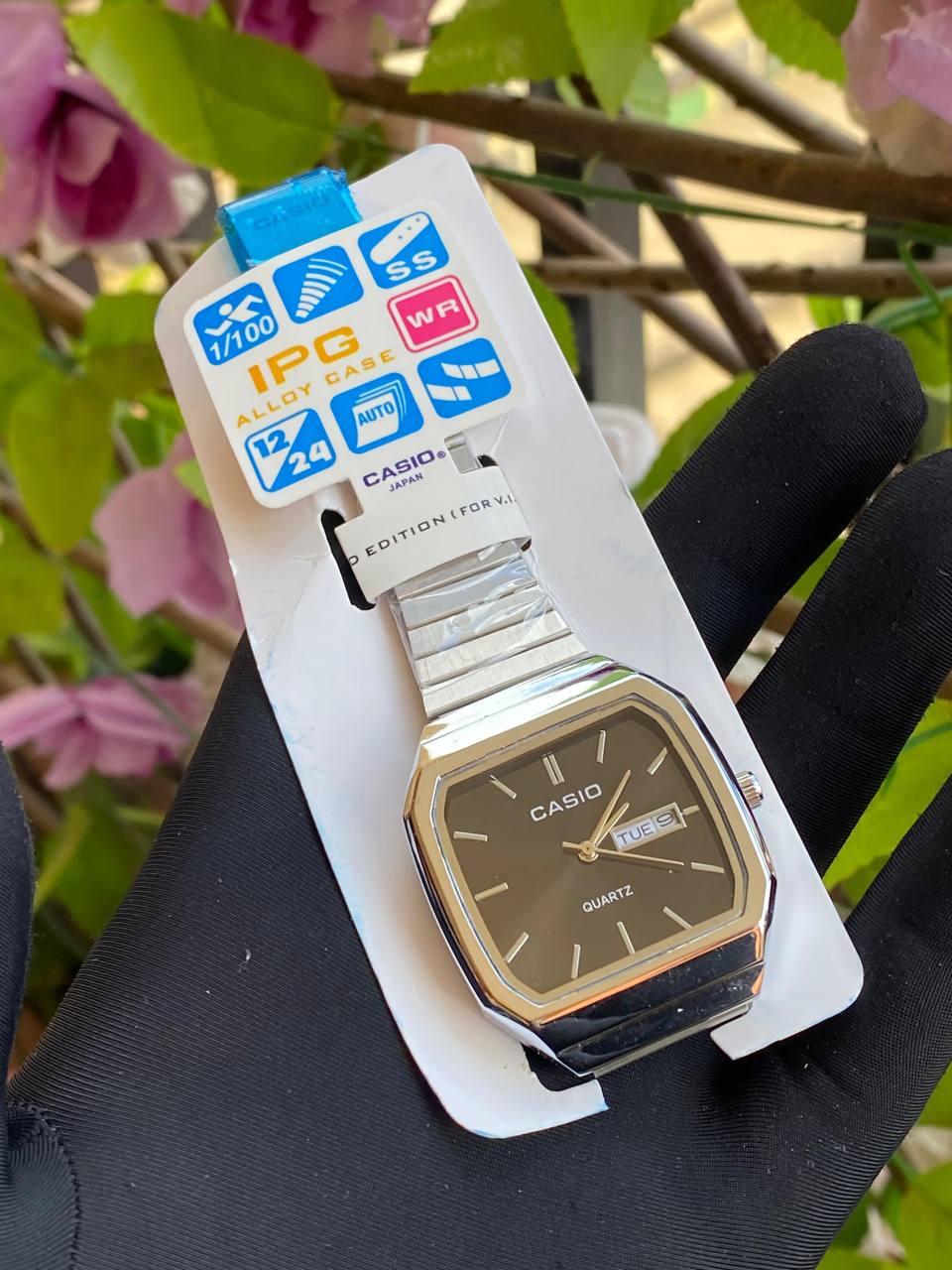 CASIO DAY & DATE UNISEX DAY & DATE DISPLAY WATER RESISTANT BATTERY POWERED CASIO BRANDED BOX RED