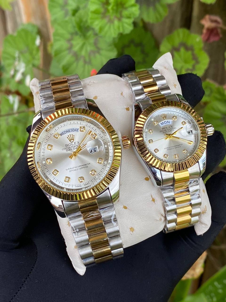 ROLEX COUPLE WATCHES SINGLE PIECE DAY AND DATE DISPLAY WATER RESISTANT BATTERY POWERED ENGRAVING SERVICES ENQUIRIES