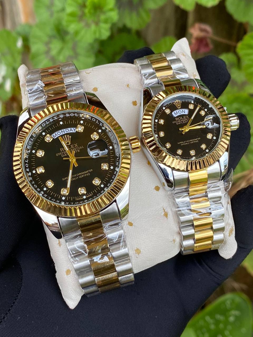 ROLEX COUPLE WATCHES SINGLE PIECE DAY AND DATE DISPLAY WATER RESISTANT BATTERY POWERED ENGRAVING SERVICES ENQUIRIES