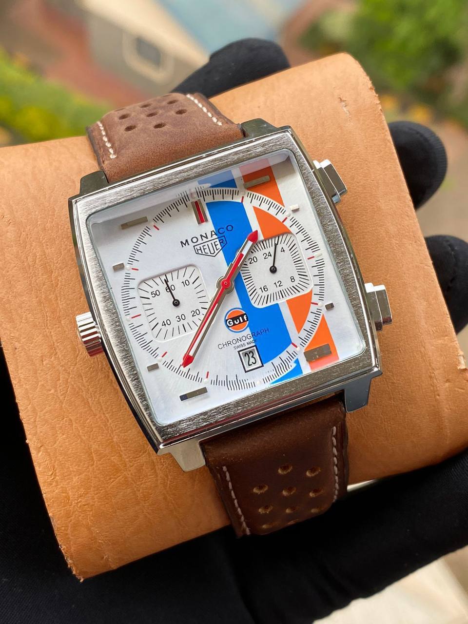 MONACO HEUR CHRONOGRAPH MEN WATCH (LEATHER/METALLIC STRAP) CHRONOGRAPH MOVEMENT DATE DISPLAY NON-FADE STAINLESS STEEL FINISH WATER RESISTANT BATTERY POWERED SMOOTH SWEEPING MOVEMENT ENGRAVING SERVICES ENQUIRIES