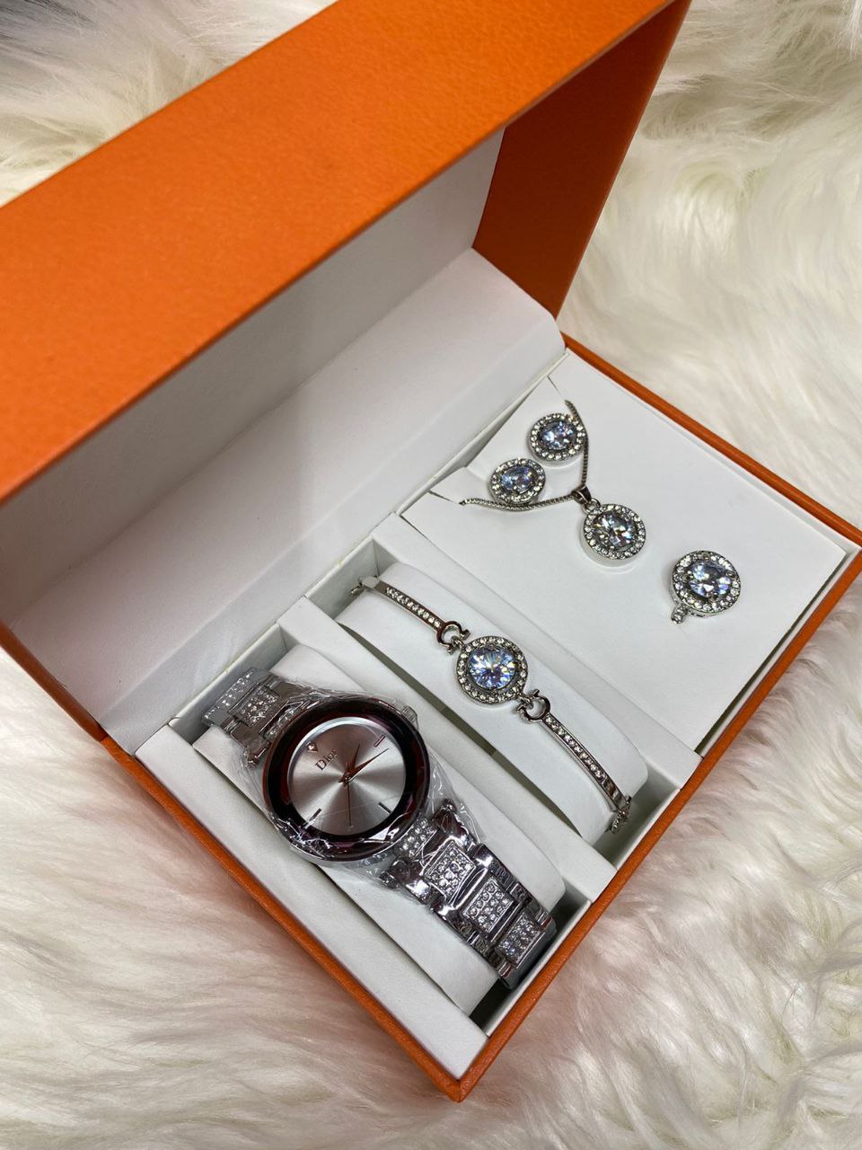SILVER A SET OF WATCH BRACELET NECKLACE EARRINGS RING
