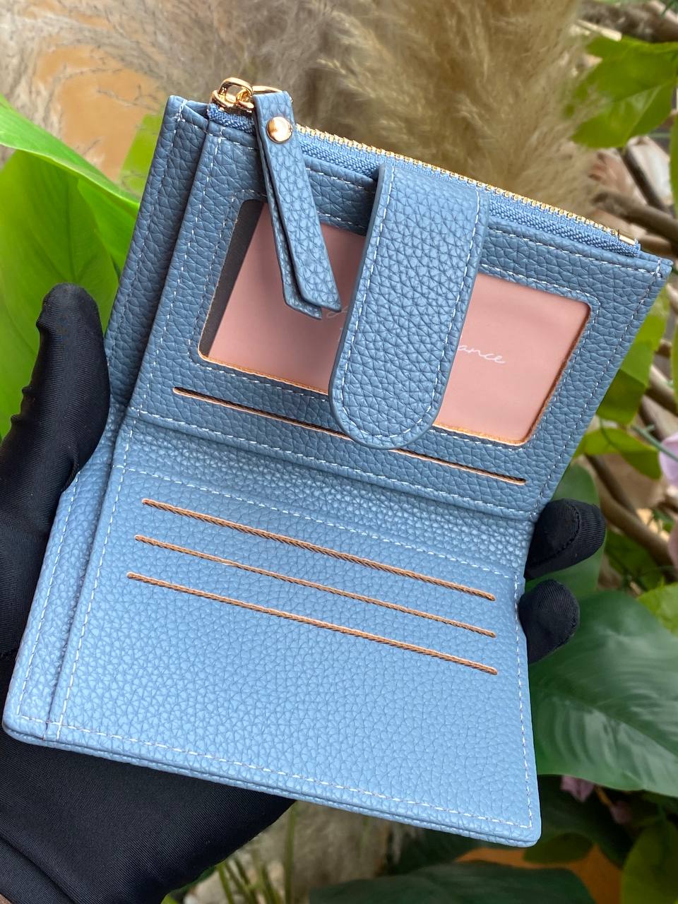 LADIES PURSES/WALLET GOOD QUALITY WITH ZIP ENQUIRIES