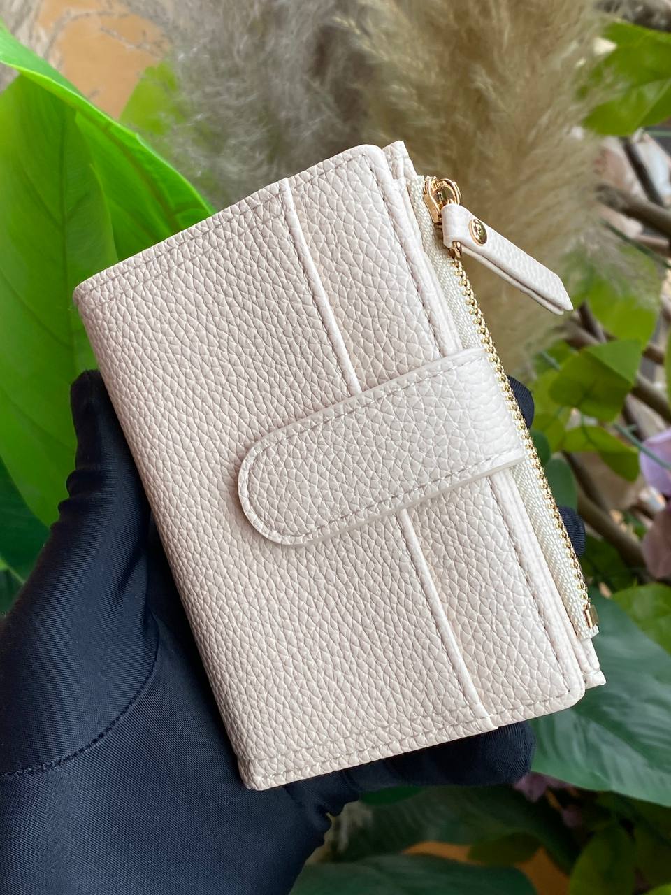 LADIES PURSES/WALLET GOOD QUALITY WITH ZIP ENQUIRIES