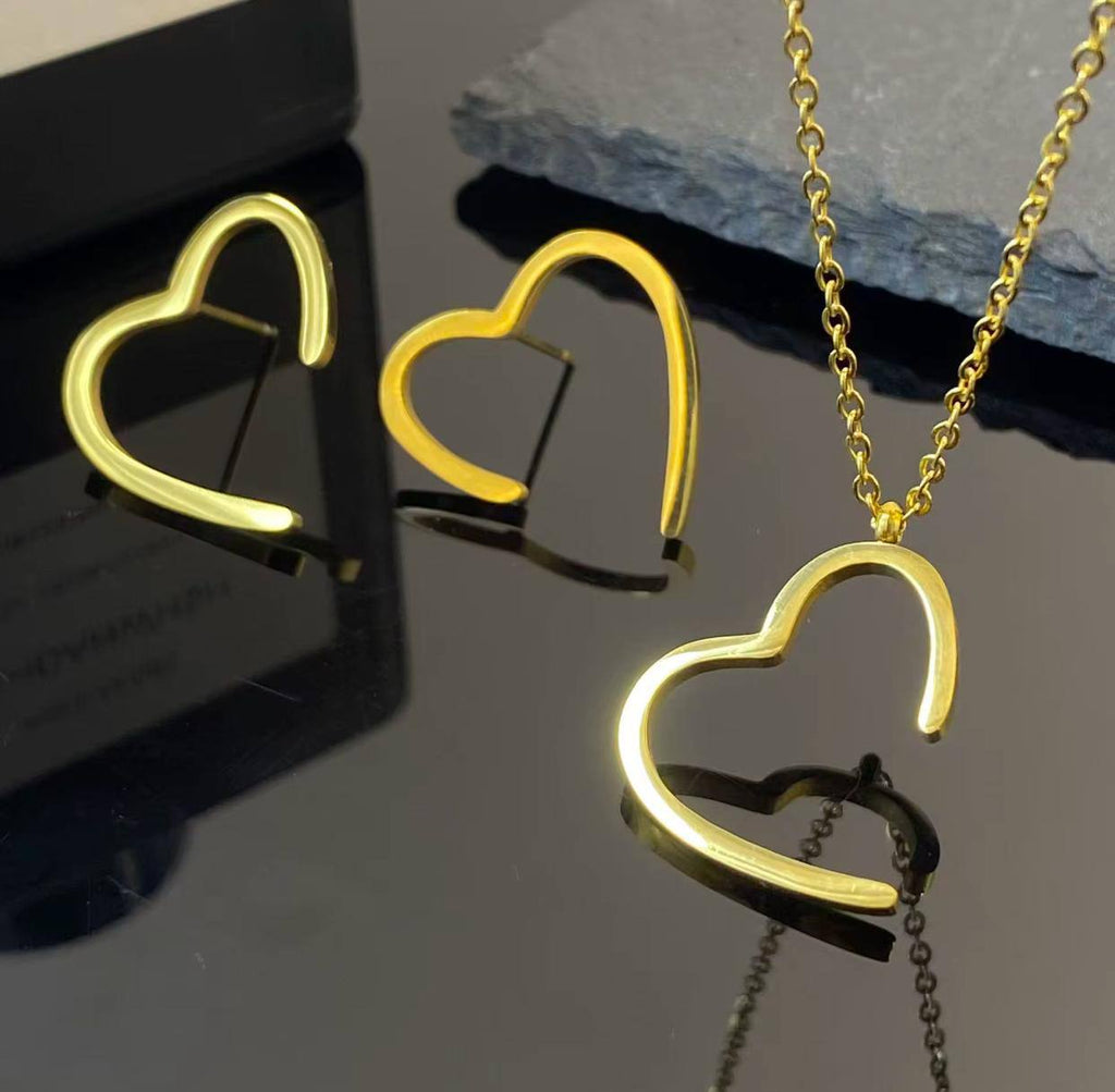 MATCHING JEWELLERY SET NECKLACE EARRINGS ⃣HYPOALLERGENIC ⃣STAINLESS STEEL ⃣NON FADE JEWELLERY BOX ENQUIRIES