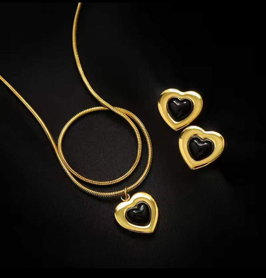 MATCHING JEWELLERY SET NECKLACE EARRINGS ⃣HYPOALLERGENIC ⃣STAINLESS STEEL ⃣NON FADE JEWELLERY BOX ENQUIRIES