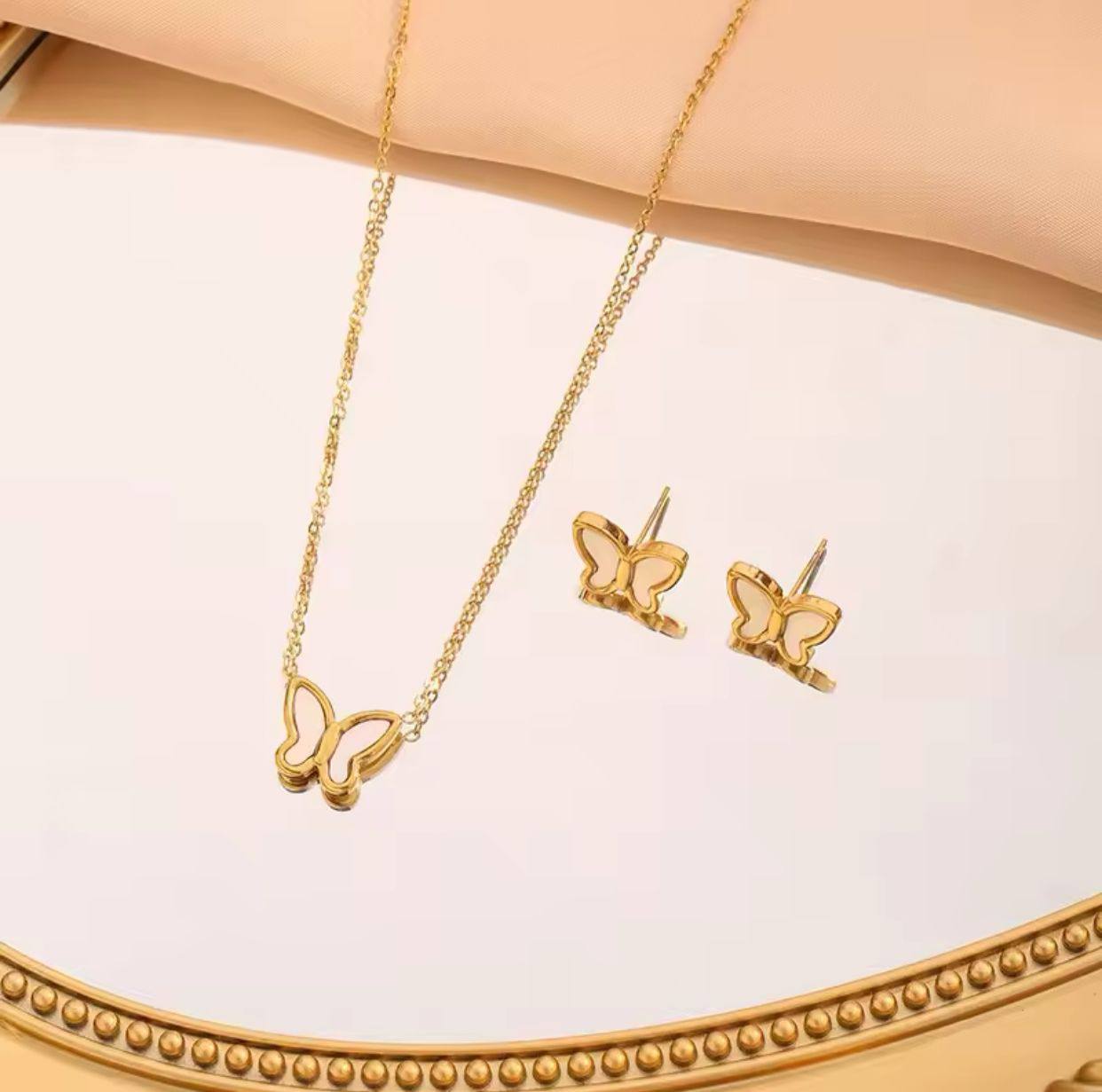 MATCHING JEWELLERY SET NECKLACE EARRINGS ⃣HYPOALLERGENIC ⃣STAINLESS STEEL ⃣NON FADE JEWELLERY BOX ENQUIRIES