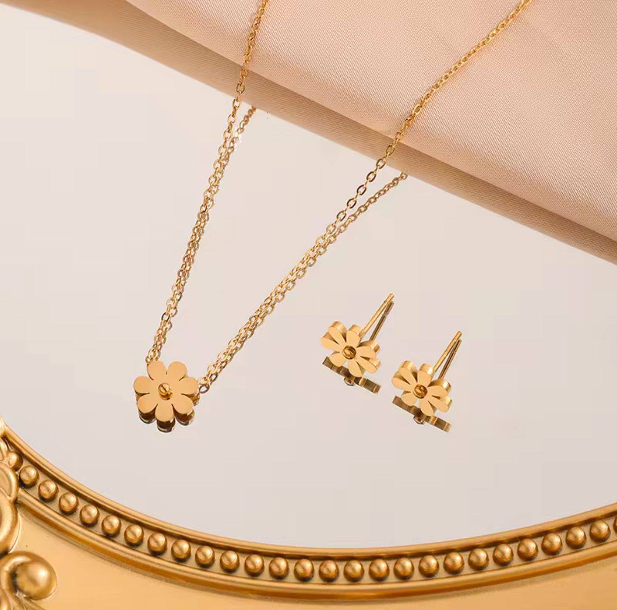 MATCHING JEWELLERY SET NECKLACE EARRINGS ⃣HYPOALLERGENIC ⃣STAINLESS STEEL ⃣NON FADE JEWELLERY BOX ENQUIRIES