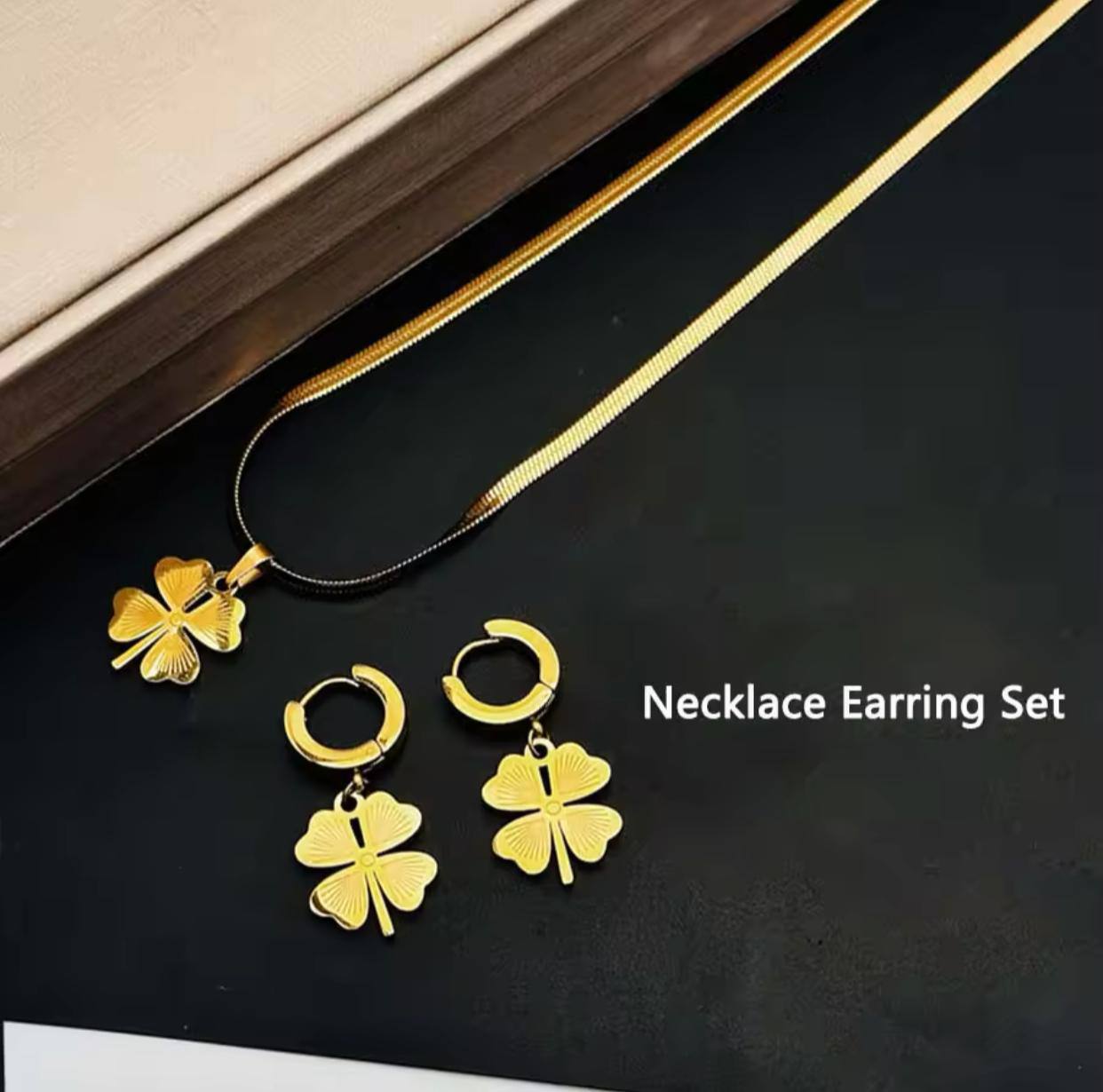 MATCHING JEWELLERY SET NECKLACE EARRINGS ⃣HYPOALLERGENIC ⃣STAINLESS STEEL ⃣NON FADE JEWELLERY BOX ENQUIRIES