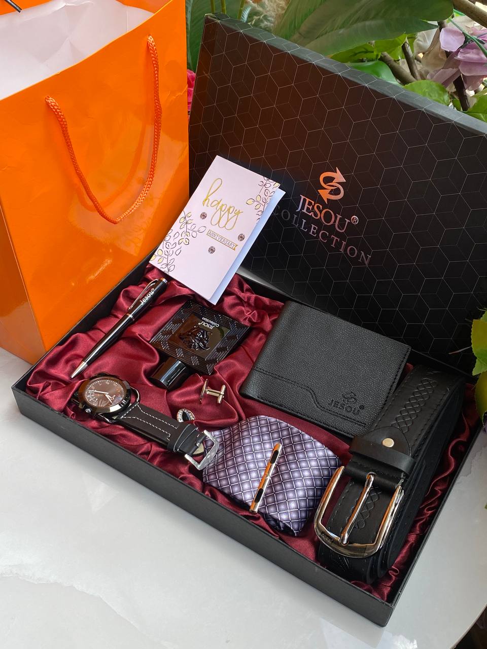 CURREN CHRONOGRAPH GENTS WATCH DATE DISPLAY CHRONOGRAPH MOVEMENT BATTERY POWERED WATER RESISTANT STAINLESS STEEL 2 COLOR OPTIONS CURREN BRANDED BOX ENGRAVING SERVICES ENQUIRIES