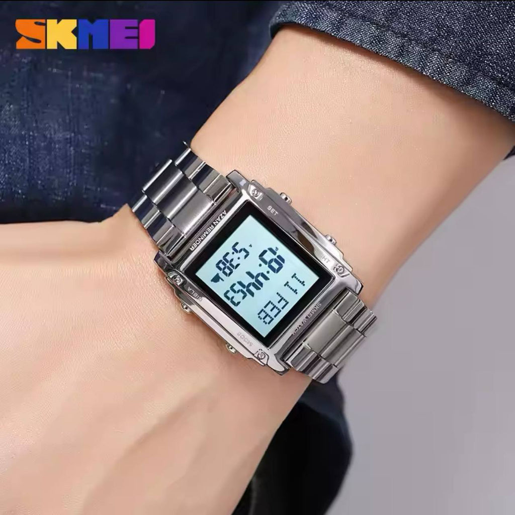 CASIO CHRONOGRAPH STAINLESS STEEL FUNCTIONAL MOONPHASE CHRONOGRAPH FUNCTIONAL WATER RESISTANT NON FADE CASIO BOX