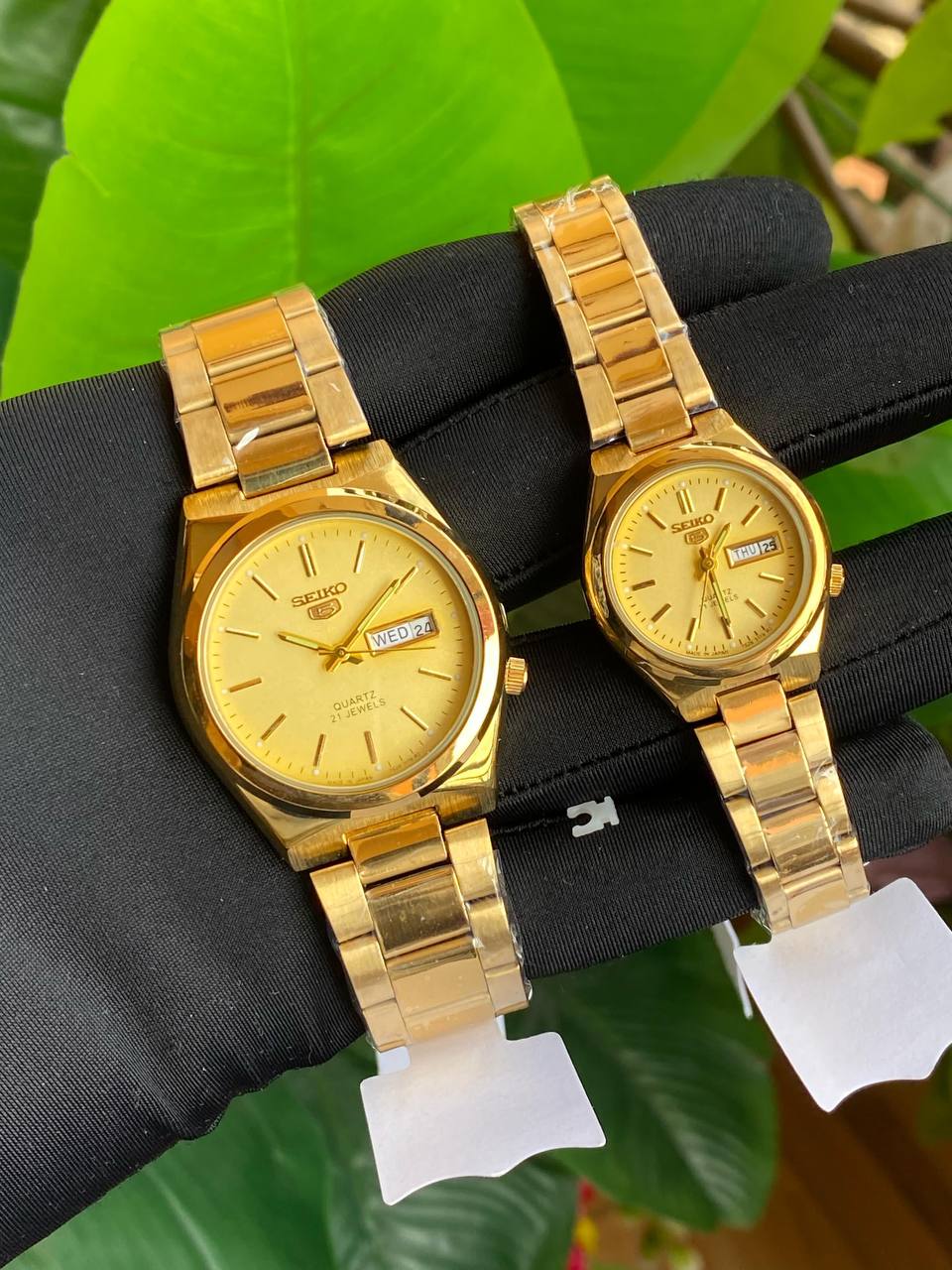 SEIKO 5 COUPLE WATCHES SINGLE PIECE DAY&DATE DISPLAY WATER RESISTANT BATTERY POWERED STAINLESS STEEL COUPLE BOXES ENQUIRIES