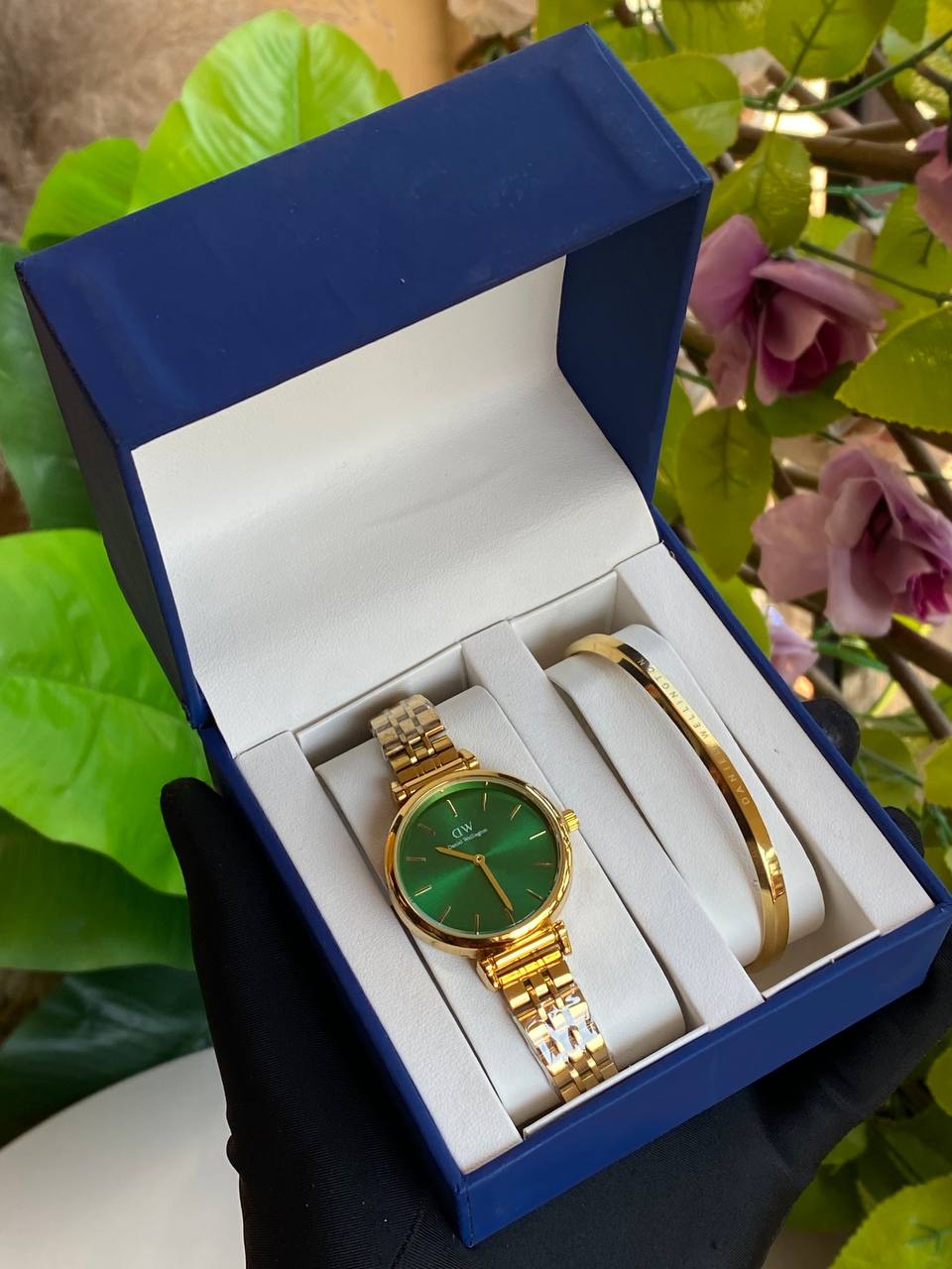 DANIEL WELLINGTON LADIES WATCH X BRACELET ⃣STAINLESS STEEL WATCH AND BRACELET ⃣FADE FREE ⃣WATER RESISTANT WATCH TWIN BOX WE OFFER ENGRAVING SERVICES ENQUIRIES