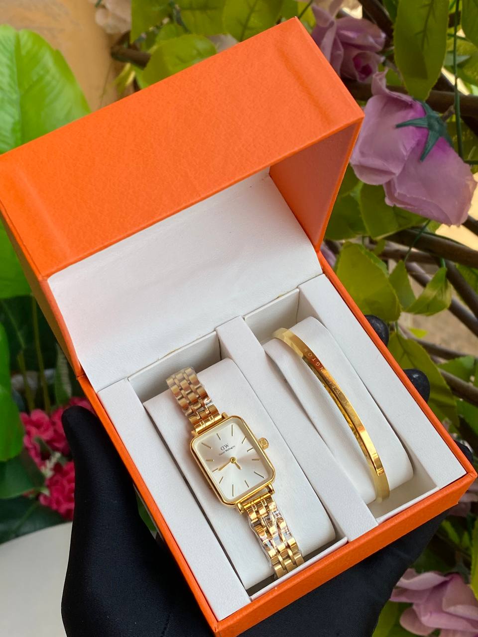 DANIEL WELLINGTON LADIES WATCH X BRACELET ⃣STAINLESS STEEL WATCH AND BRACELET ⃣FADE FREE ⃣WATER RESISTANT WATCH TWIN BOX WE OFFER ENGRAVING SERVICES ENQUIRIES