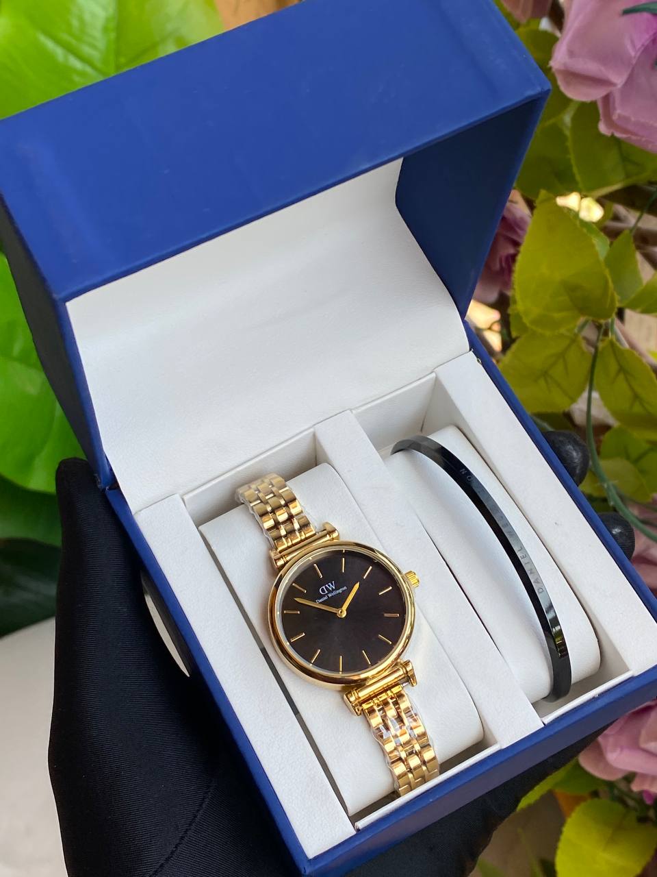 DANIEL WELLINGTON LADIES WATCH X BRACELET ⃣STAINLESS STEEL WATCH AND BRACELET ⃣FADE FREE ⃣WATER RESISTANT WATCH TWIN BOX WE OFFER ENGRAVING SERVICES ENQUIRIES