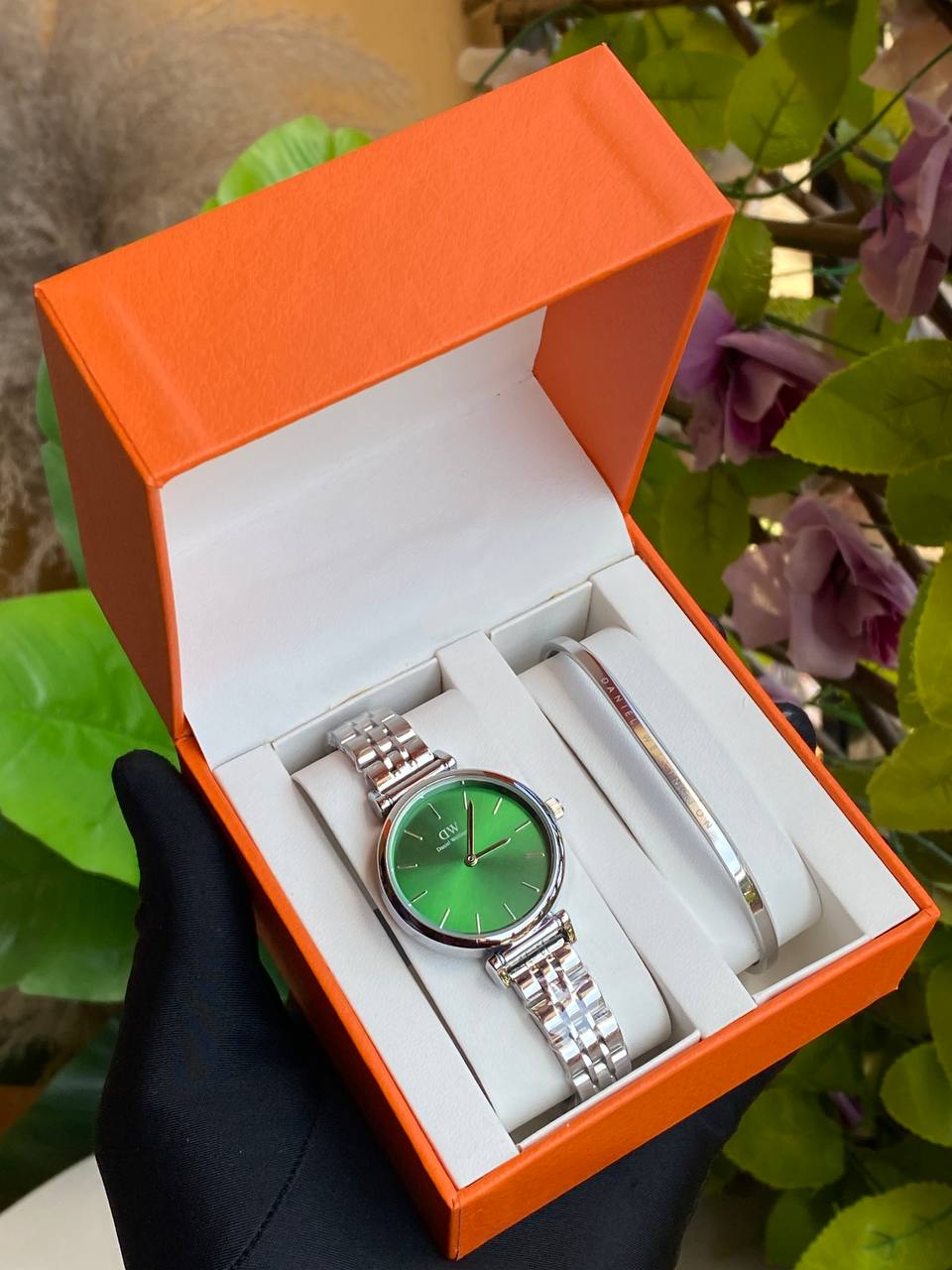 DANIEL WELLINGTON LADIES WATCH X BRACELET ⃣STAINLESS STEEL WATCH AND BRACELET ⃣FADE FREE ⃣WATER RESISTANT WATCH TWIN BOX WE OFFER ENGRAVING SERVICES ENQUIRIES