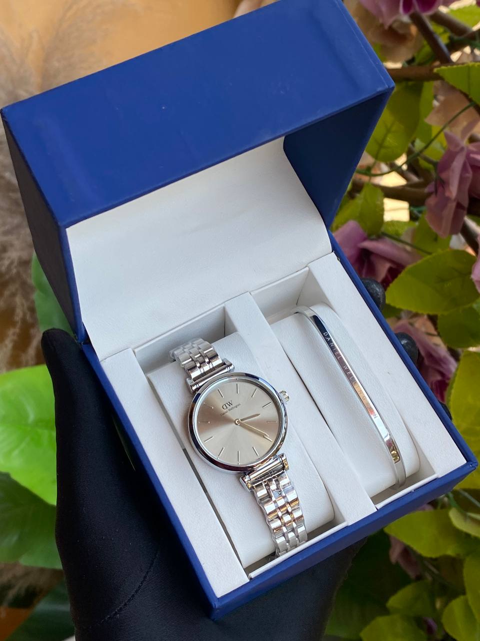 DANIEL WELLINGTON LADIES WATCH X BRACELET ⃣STAINLESS STEEL WATCH AND BRACELET ⃣FADE FREE ⃣WATER RESISTANT WATCH TWIN BOX WE OFFER ENGRAVING SERVICES ENQUIRIES