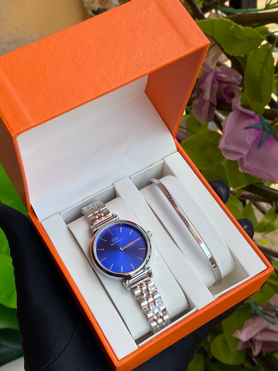 DANIEL WELLINGTON LADIES WATCH X BRACELET ⃣STAINLESS STEEL WATCH AND BRACELET ⃣FADE FREE ⃣WATER RESISTANT WATCH TWIN BOX WE OFFER ENGRAVING SERVICES ENQUIRIES
