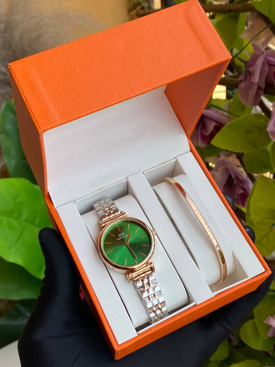 DANIEL WELLINGTON LADIES WATCH X BRACELET ⃣STAINLESS STEEL WATCH AND BRACELET ⃣FADE FREE ⃣WATER RESISTANT WATCH TWIN BOX WE OFFER ENGRAVING SERVICES ENQUIRIES