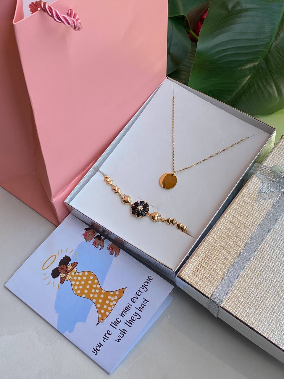MOTHERS DAY GIFT PACK 🧧ENGRAVABLE NECKLACE 🧧BRACELET 🧧GIFT CARD 🧧BOX GIFT BAG WE OFFER ENGRAVING SERVICES (A MESSAGE MUM ON ITEMS) ENQUIRIES