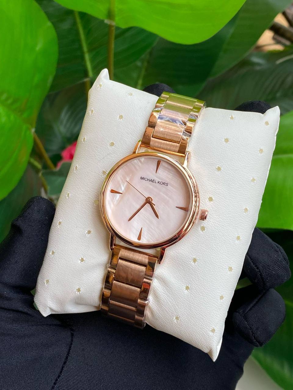 MICHAEL KORS LADIES WATCH STAINLESS STEEL BATTERY POWERED WATER RESISTANT ENGRAVING SERVICES ENQUIRIES