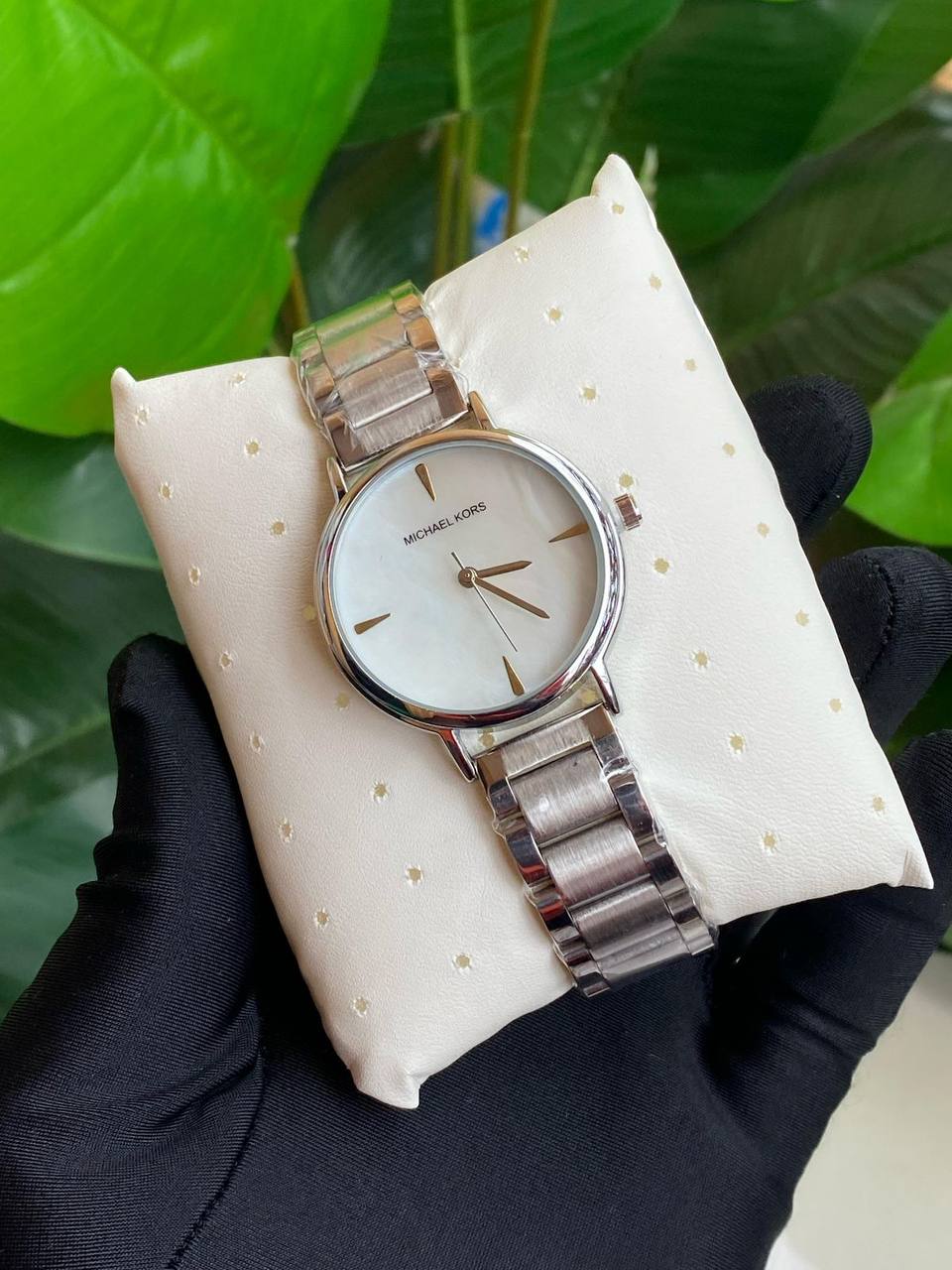 MICHAEL KORS LADIES WATCH STAINLESS STEEL BATTERY POWERED WATER RESISTANT ENGRAVING SERVICES ENQUIRIES