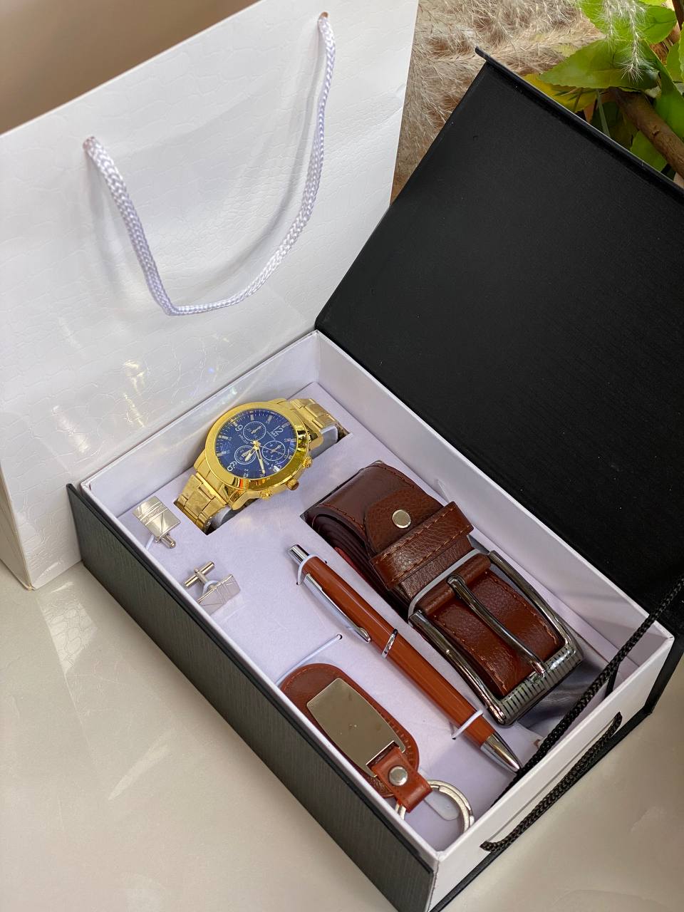 FATHERS DAY GIFT PACK WATCH KEYHOLDER CUFFLINKS PEN SUNGLASSES GIFT CARD GIFT BAG ENGRAVING SERVICES AND ENQUIRIES