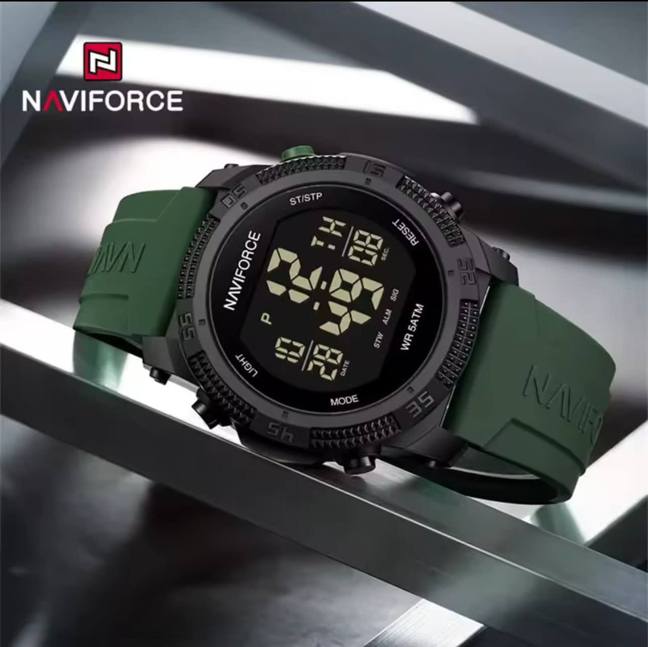 NAVIFORCE NF7104 4 COLOURS UNISEX LCD DIGITAL WATER RESISTANT:3ATM SILICON STRAP ACRYLIC FASHION SPORT WATCH ENGRAVING FROM & ENQUIRIES