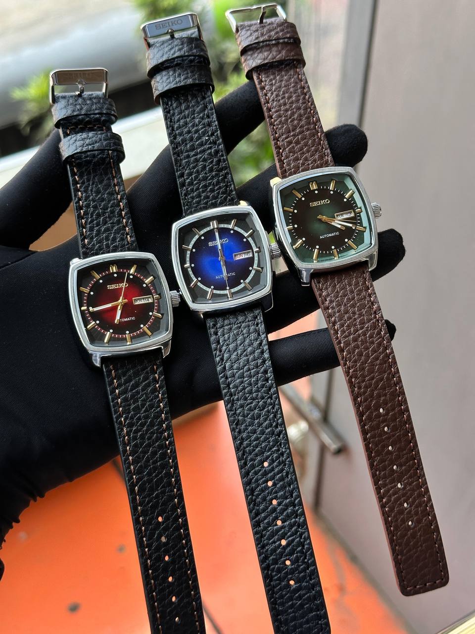 SEIKO LEATHER AUTOMATIC WATCH DATE AND DAY DISPLAY FULL AUTOMATIC LEATHER STRAP WATER RESISTANT ENGRAVING SERVICES