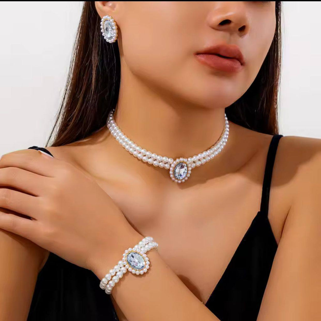 PANDORA LADIES WATCH STAINLESS STEEL WATER RESISTANT BATTERY POWERED ICED OUT ENGRAVING SERVICES ENQUIRIES