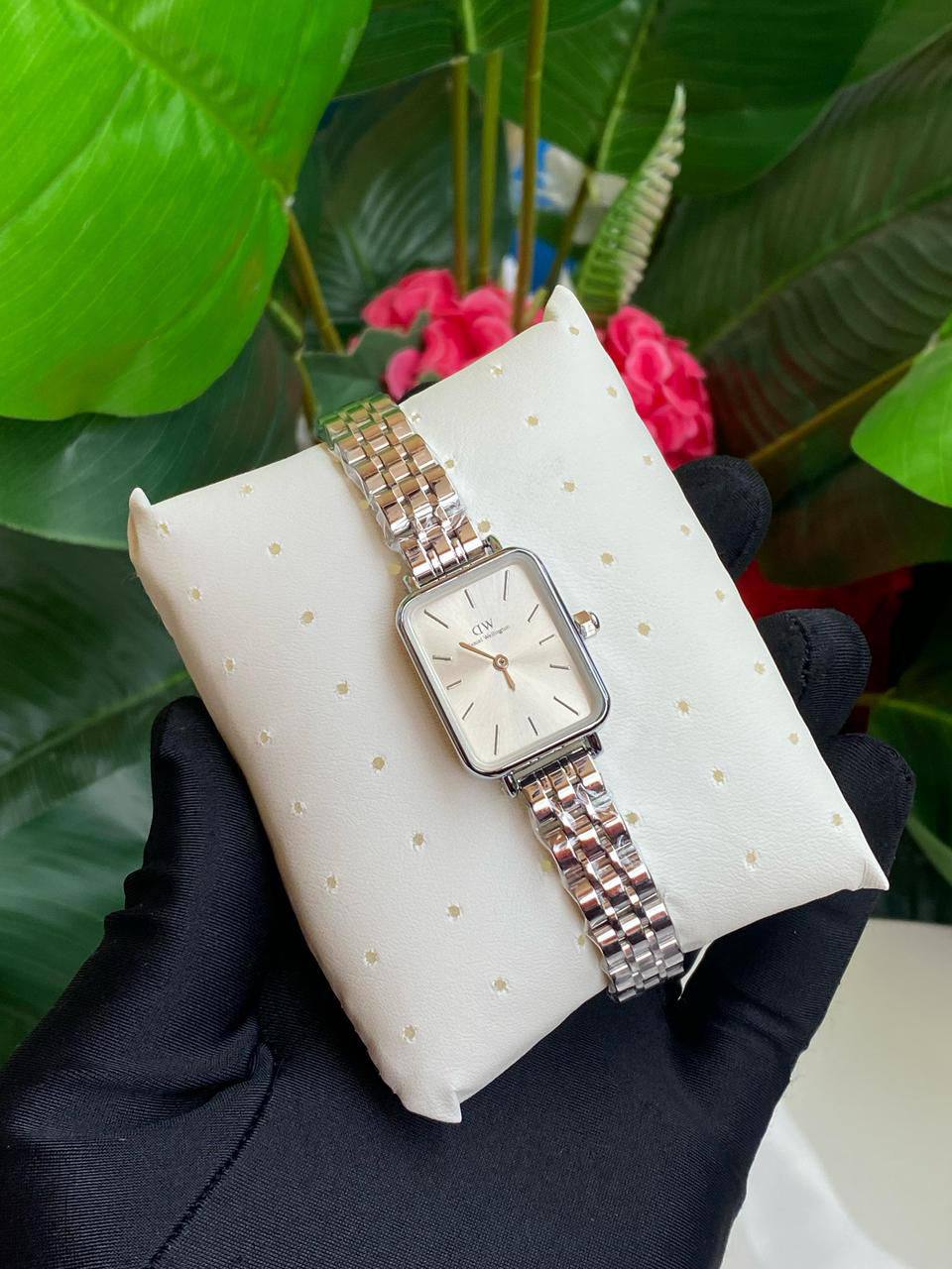 DANIEL WELLINGTON (DW) LADIES WATCH STAINLESS STEEL BATTERY POWERED WATER RESISTANT ENGRAVING SERVICES ENQUIRIES