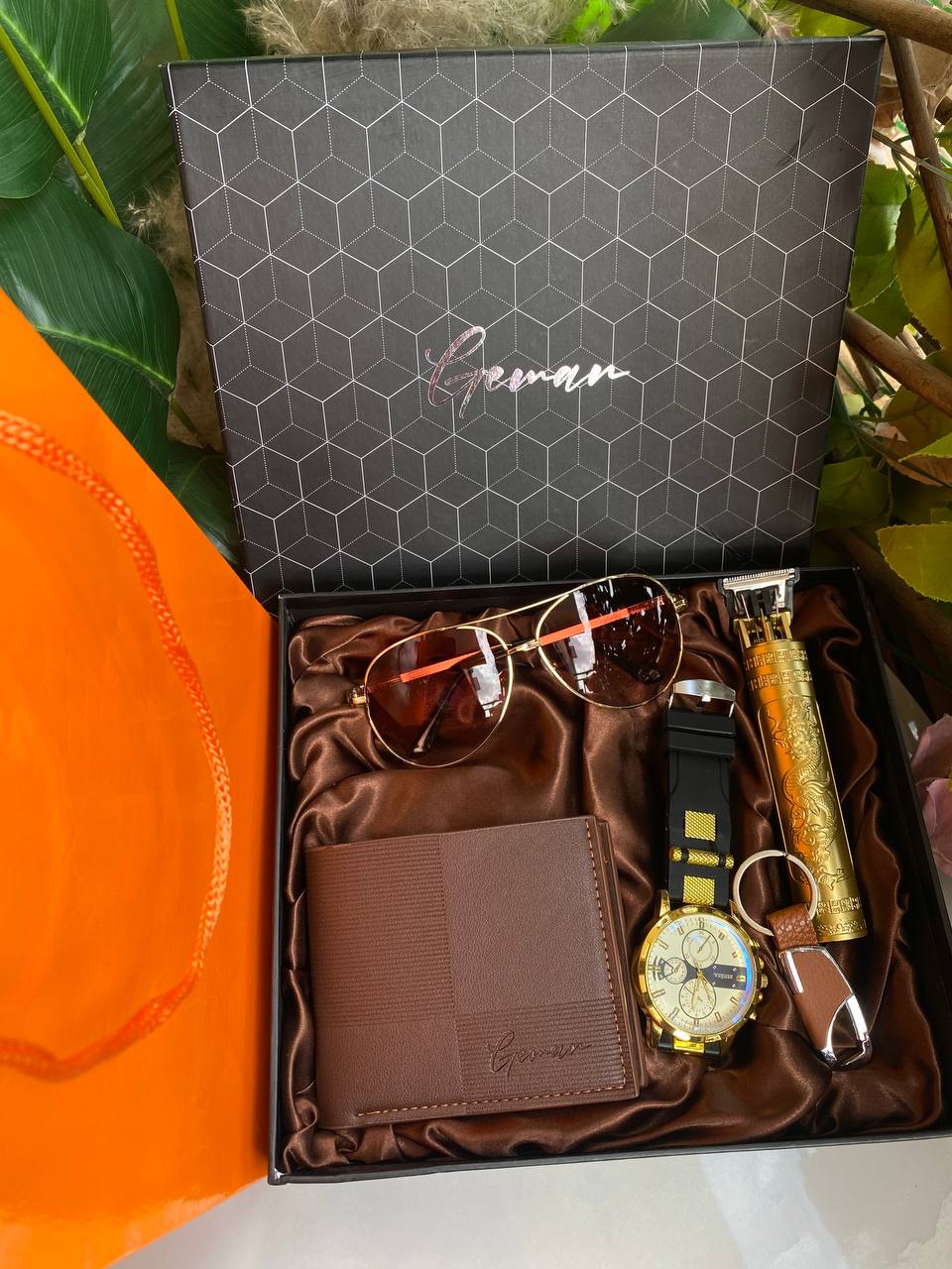 ARRIVALS MEN QUALITY GIFT PACK WITH SHAVER QUALITY SHAVER WALLET SUNGLASSES WATCH KEYHOLDER GIFT BAG WE ENGRAVE GIFTS ENQUIRIES