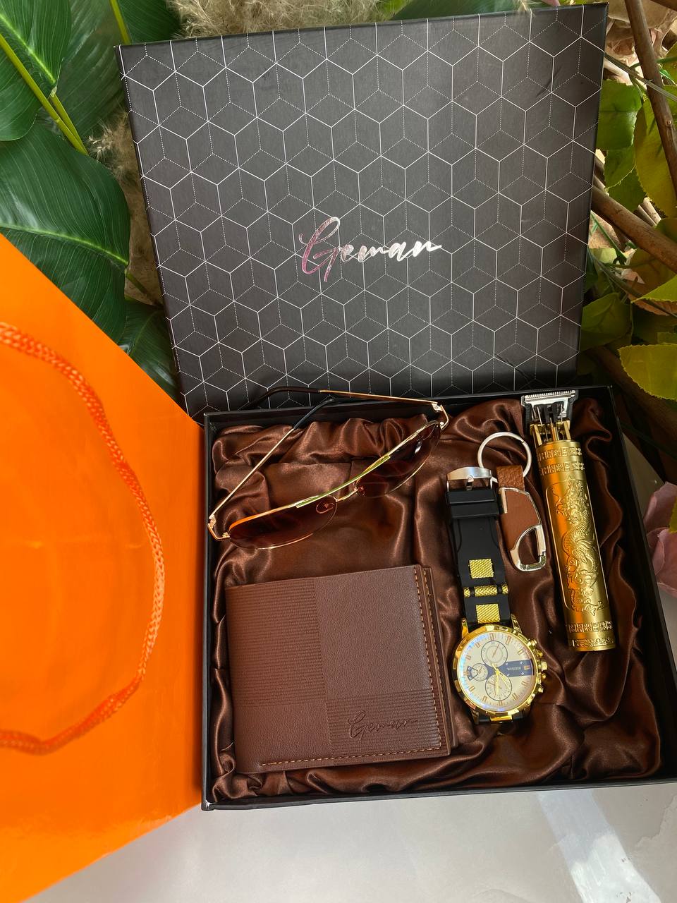 ARRIVALS MEN QUALITY GIFT PACK WITH SHAVER QUALITY SHAVER WALLET SUNGLASSES WATCH KEYHOLDER GIFT BAG WE ENGRAVE GIFTS ENQUIRIES