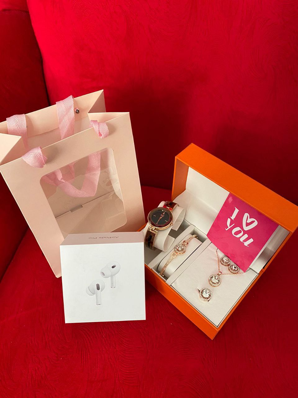SET OF WATCH NECKLACE EARRINGS RING BRACELET AIRPODS + CARD AND BAG