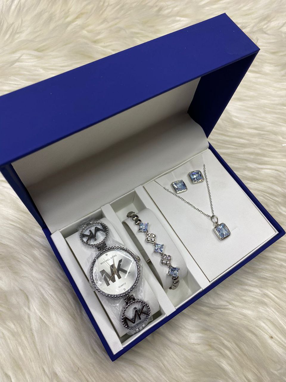 4 1 GIFT SET WATCH NECKLACE BRACELET EARRINGS