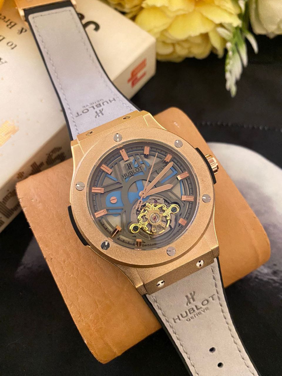 HUBLOT AUTOMATIC AUTOMATIC MOVEMENT WATER RESISTANT HUBLOT BRANDED BOX