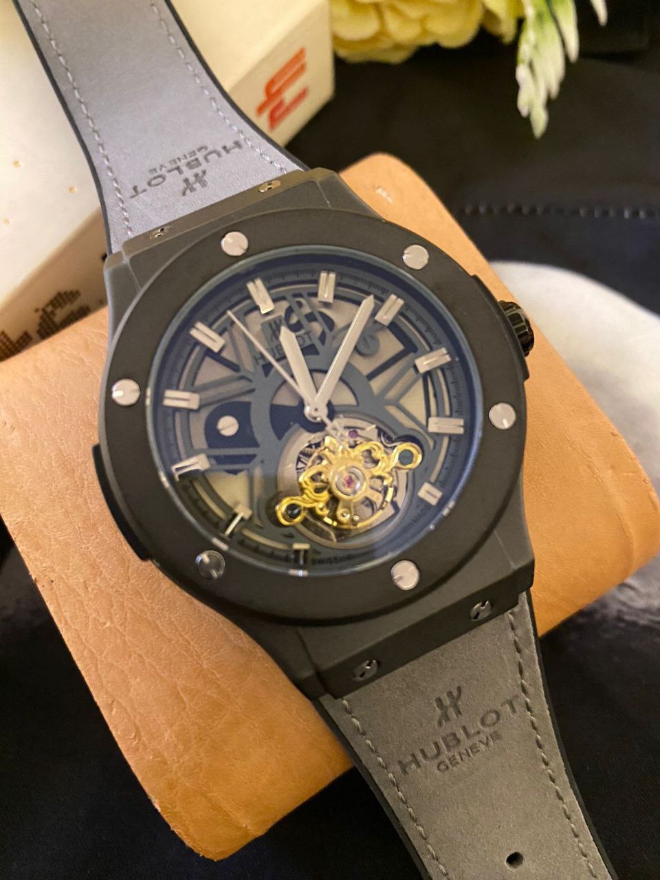 HUBLOT AUTOMATIC AUTOMATIC MOVEMENT WATER RESISTANT HUBLOT BRANDED BOX