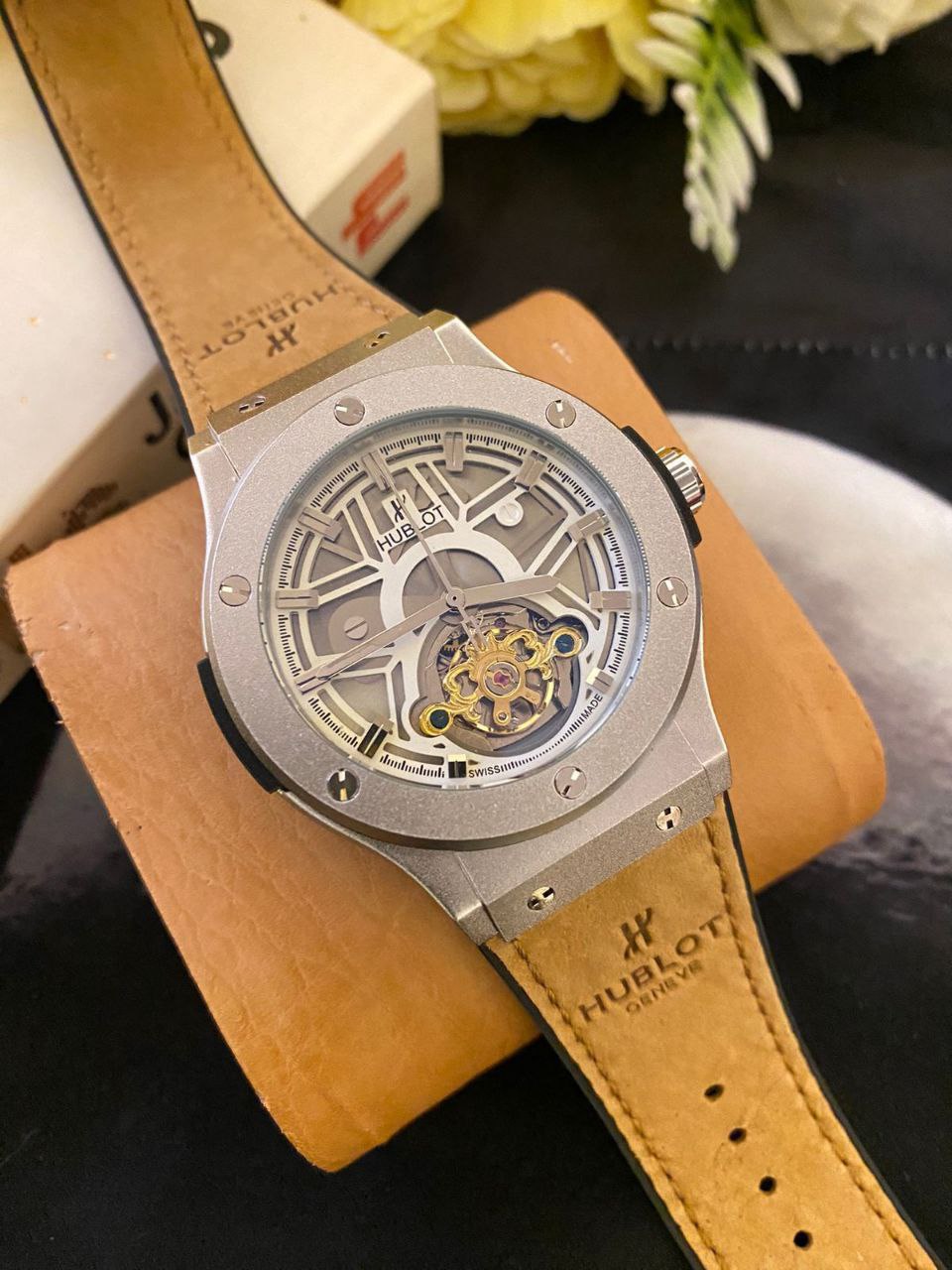 HUBLOT AUTOMATIC AUTOMATIC MOVEMENT WATER RESISTANT HUBLOT BRANDED BOX