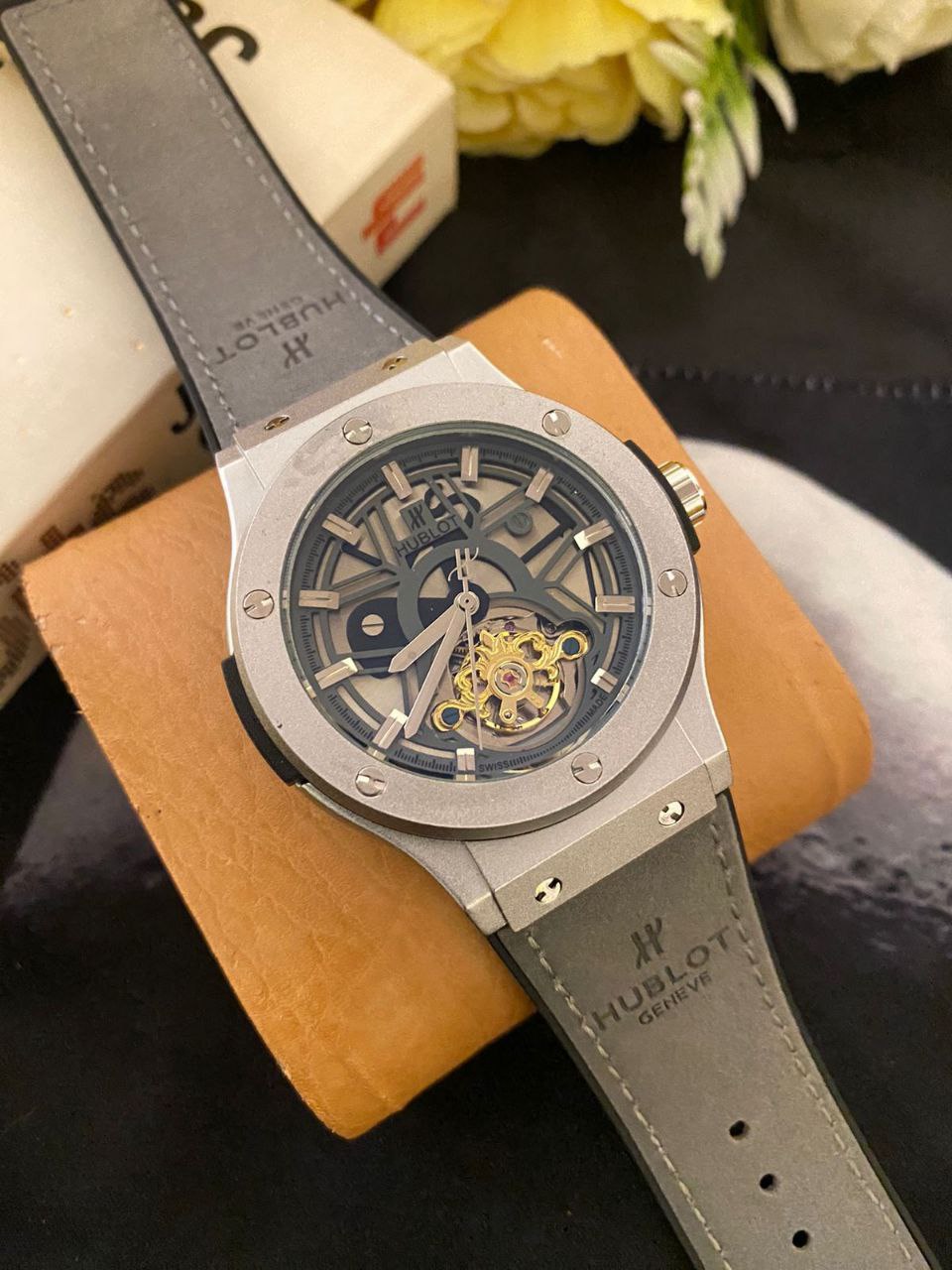 HUBLOT AUTOMATIC AUTOMATIC MOVEMENT WATER RESISTANT HUBLOT BRANDED BOX