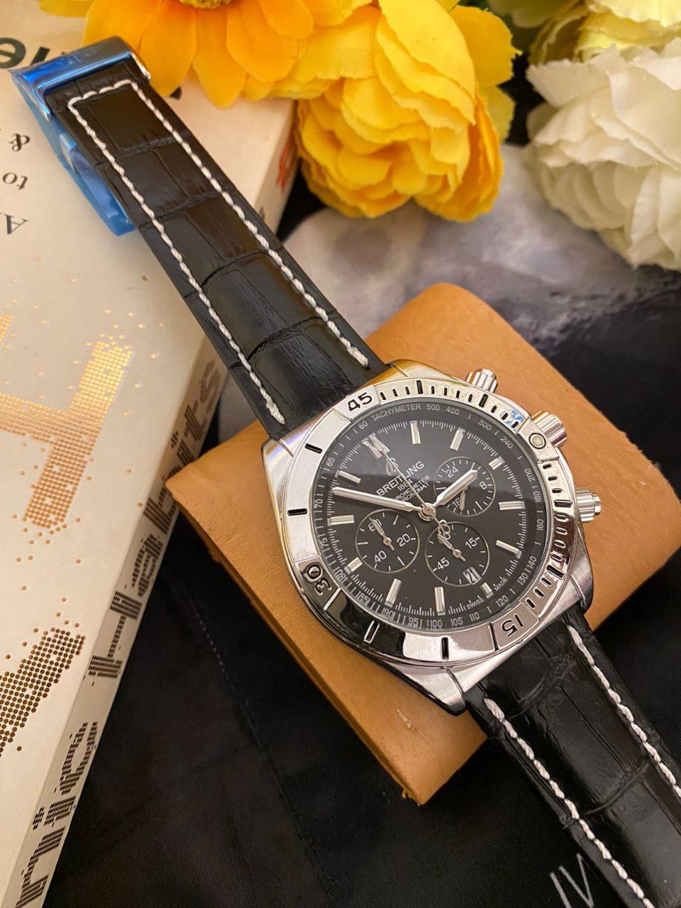 BREITLING CHRONOGRAPH DATE DISPLAY LEATHER STRAP WATER RESISTANT