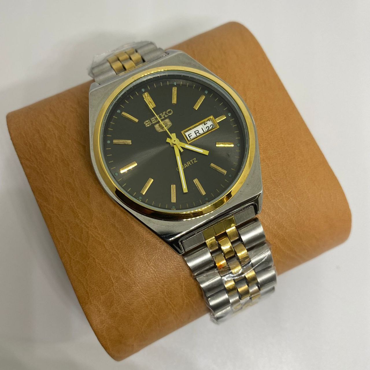 SEIKO 5 WITH DAY AND DATE DISPLAY