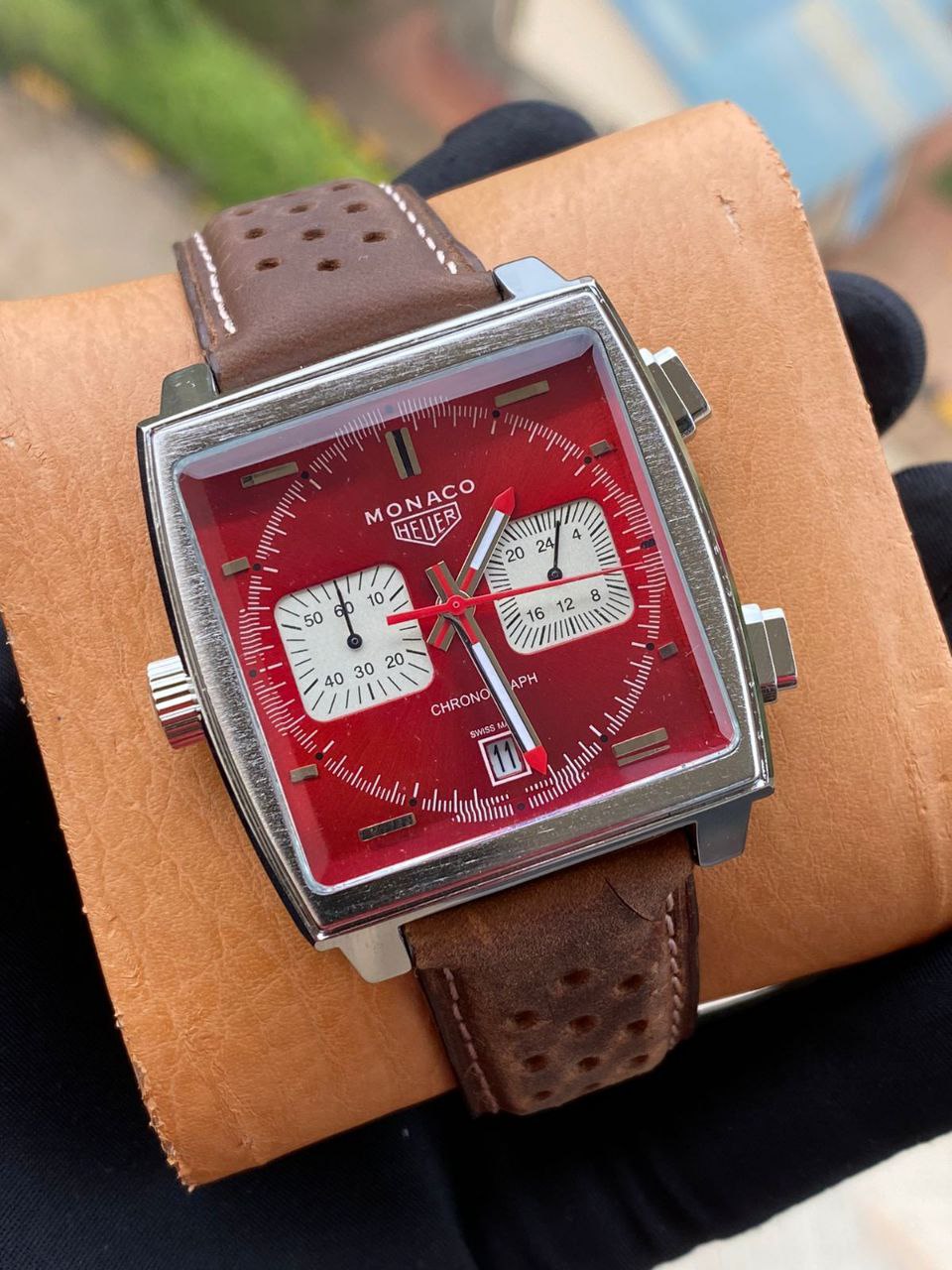 BRAND ALERT MONACO HEUR CHRONOGRAPH MEN WATCH CHRONOGRAPH MOVEMENT DATE DISPLAY NON-FADE STAINLESS STEEL FINISH WATER RESISTANT BATTERY POWERED SMOOTH SWEEPING MOVEMENT GIFT BAG