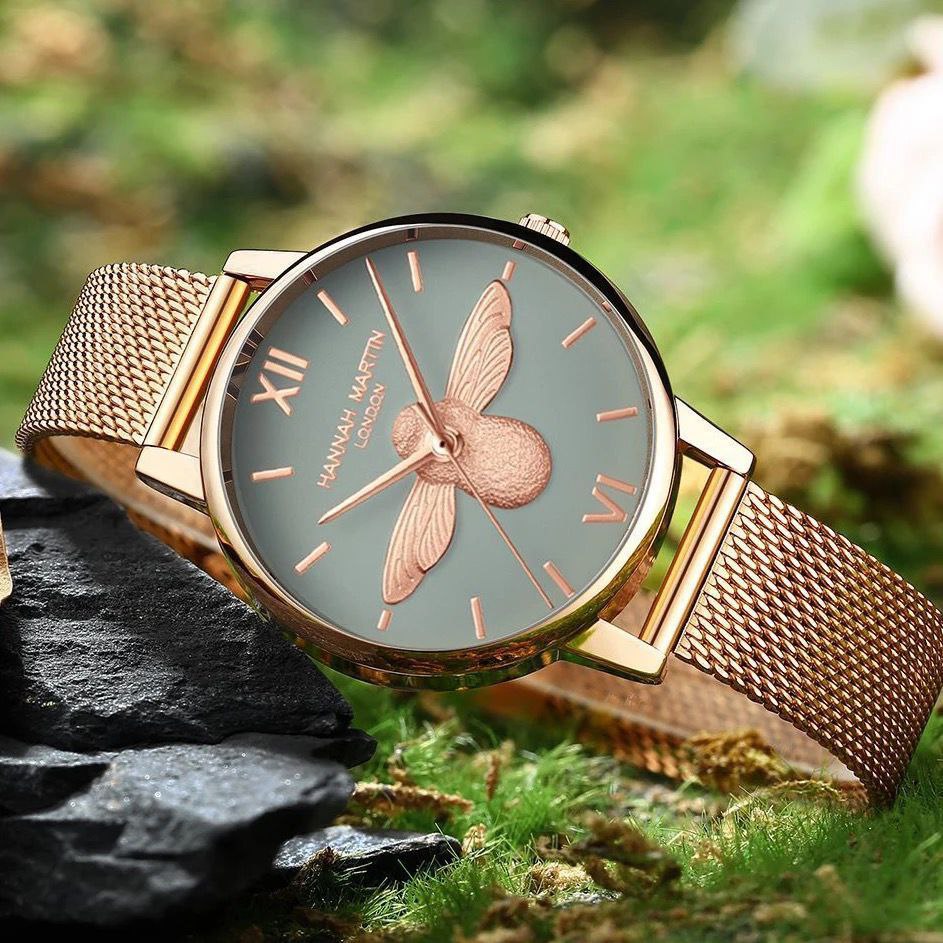 HM 112 . WATER RESISTANT STAINLESS STEEL BATTERY POWERED WATCH+ BRACELET