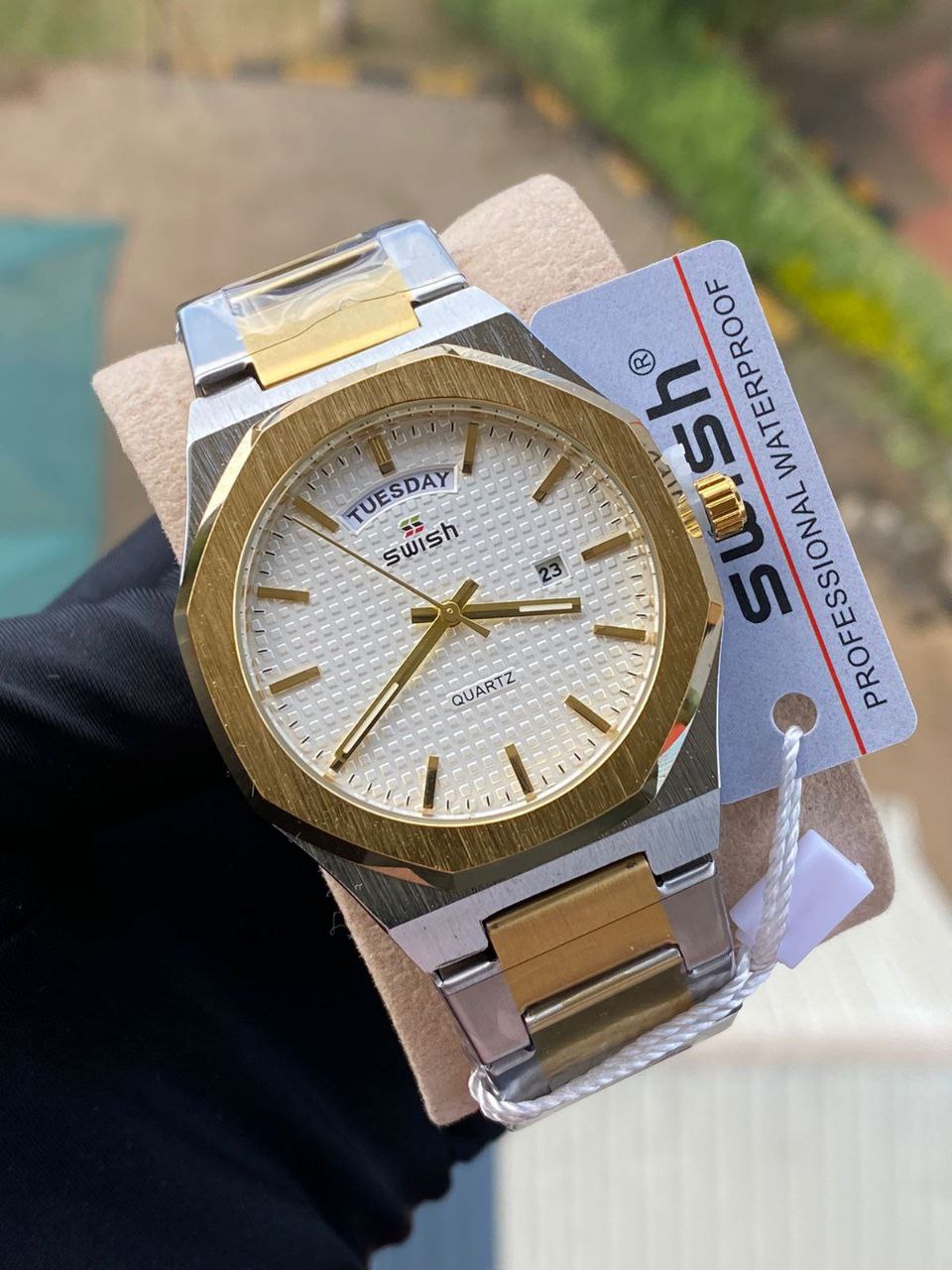 SWISH GENTS WATCH DAY&DATE DISPLAY BATTERY POWERED STAINLESS STEEL WATER RESISTANT TWO-TONE GOLDBLACK ENQUIRIES