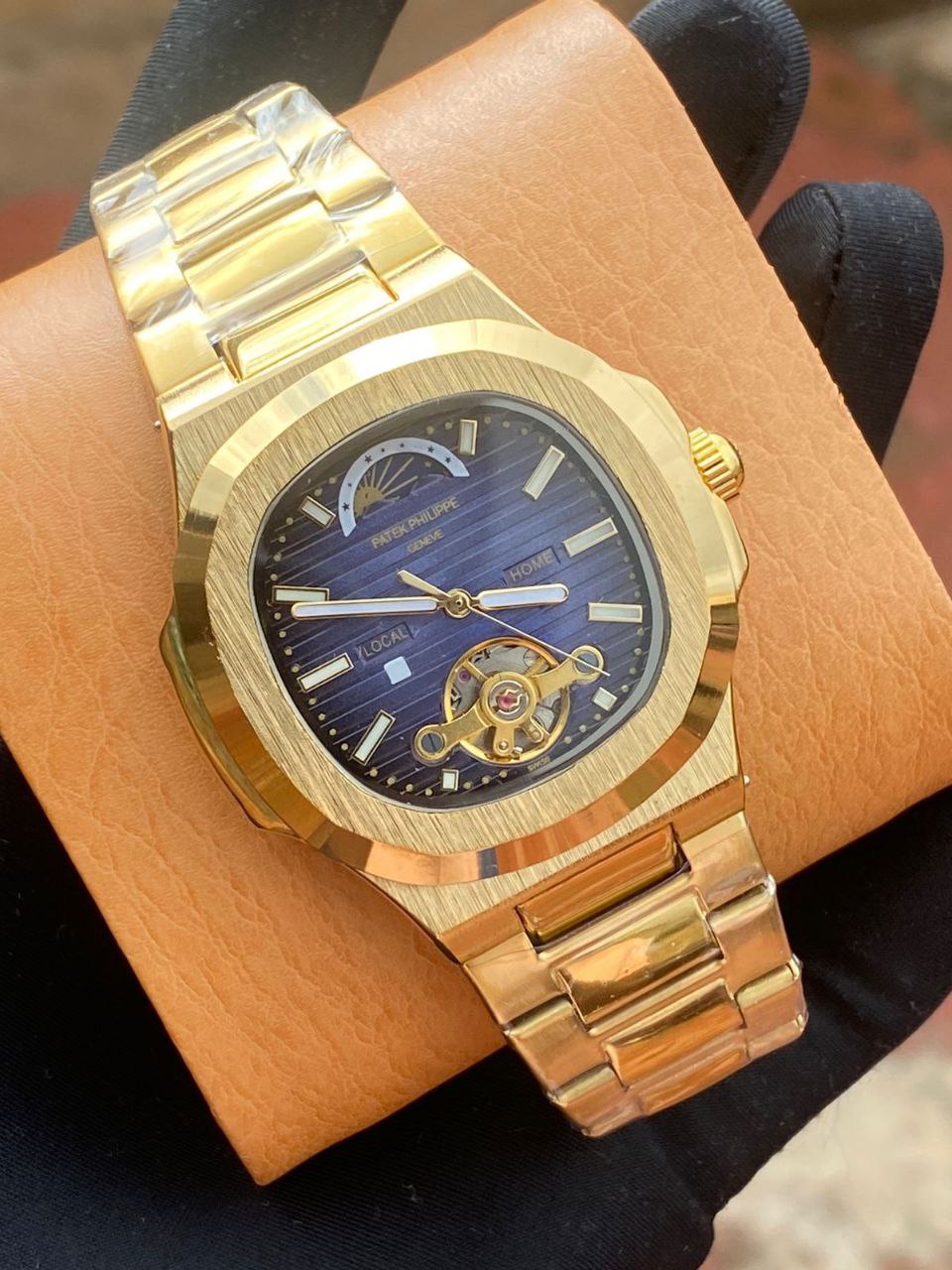 FORSINING AUTOMATIC GENTS WATCH AUTOMATIC MOVEMENT WATER RESISTANT COMES A BRANDED GIFT BOX