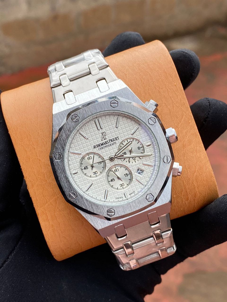 AUDEMAS PIGUET (A.P)GENTS WATCH DATE DISPLAY BATTERY POWERED WATER RESISTANT DOUBLE LOCK ENQUIRIES