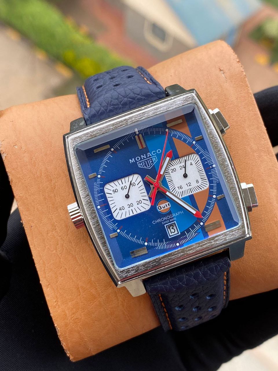 MONACO HEUR CHRONOGRAPH MEN WATCH CHRONOGRAPH MOVEMENT DATE DISPLAY NON-FADE STAINLESS STEEL FINISH WATER RESISTANT BATTERY POWERED SMOOTH SWEEPING MOVEMENT GIFT BAG ENQUIRIES