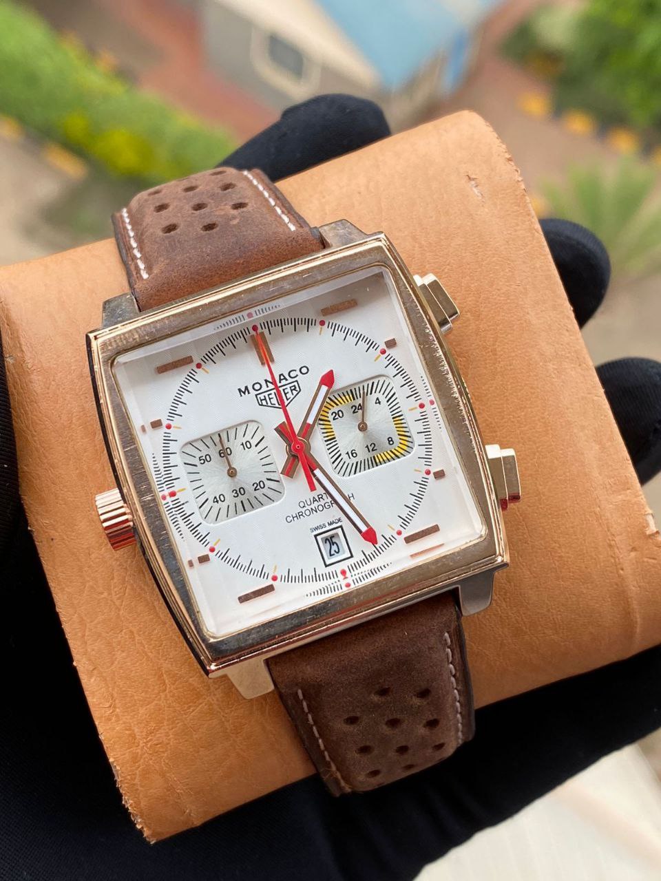 MONACO HEUR CHRONOGRAPH MEN WATCH CHRONOGRAPH MOVEMENT DATE DISPLAY NON-FADE STAINLESS STEEL FINISH WATER RESISTANT BATTERY POWERED SMOOTH SWEEPING MOVEMENT GIFT BAG ENQUIRIES