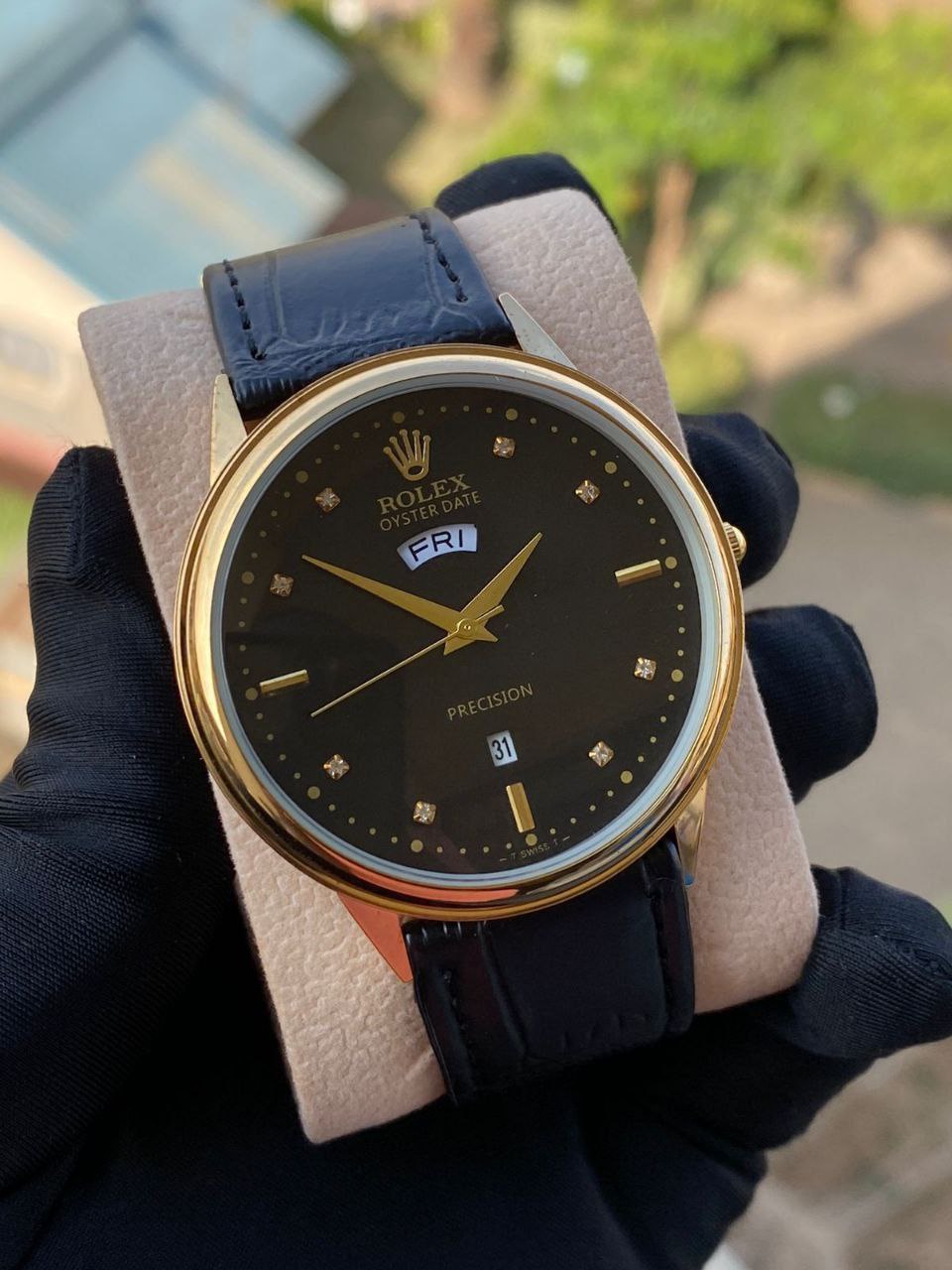 LEATHER DAY &DATE WATCH WATER RESISTANT BATTERY POWERED