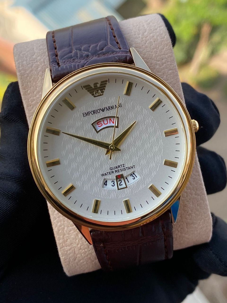 LEATHER DAY &DATE WATCH WATER RESISTANT BATTERY POWERED